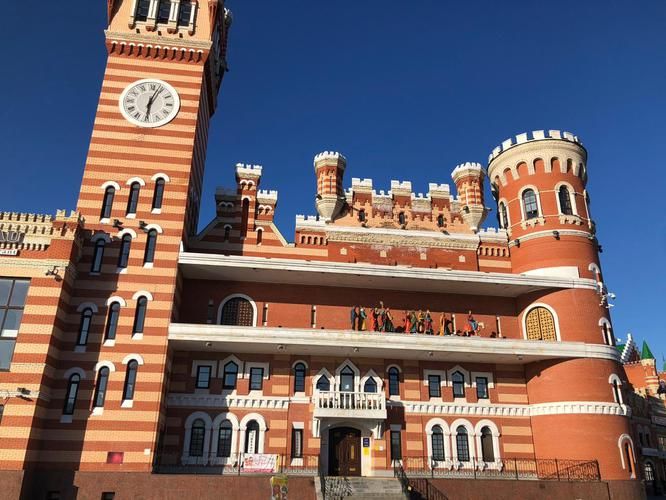 Автобус| От чувашиных вышивок до марийских лесных обрядов